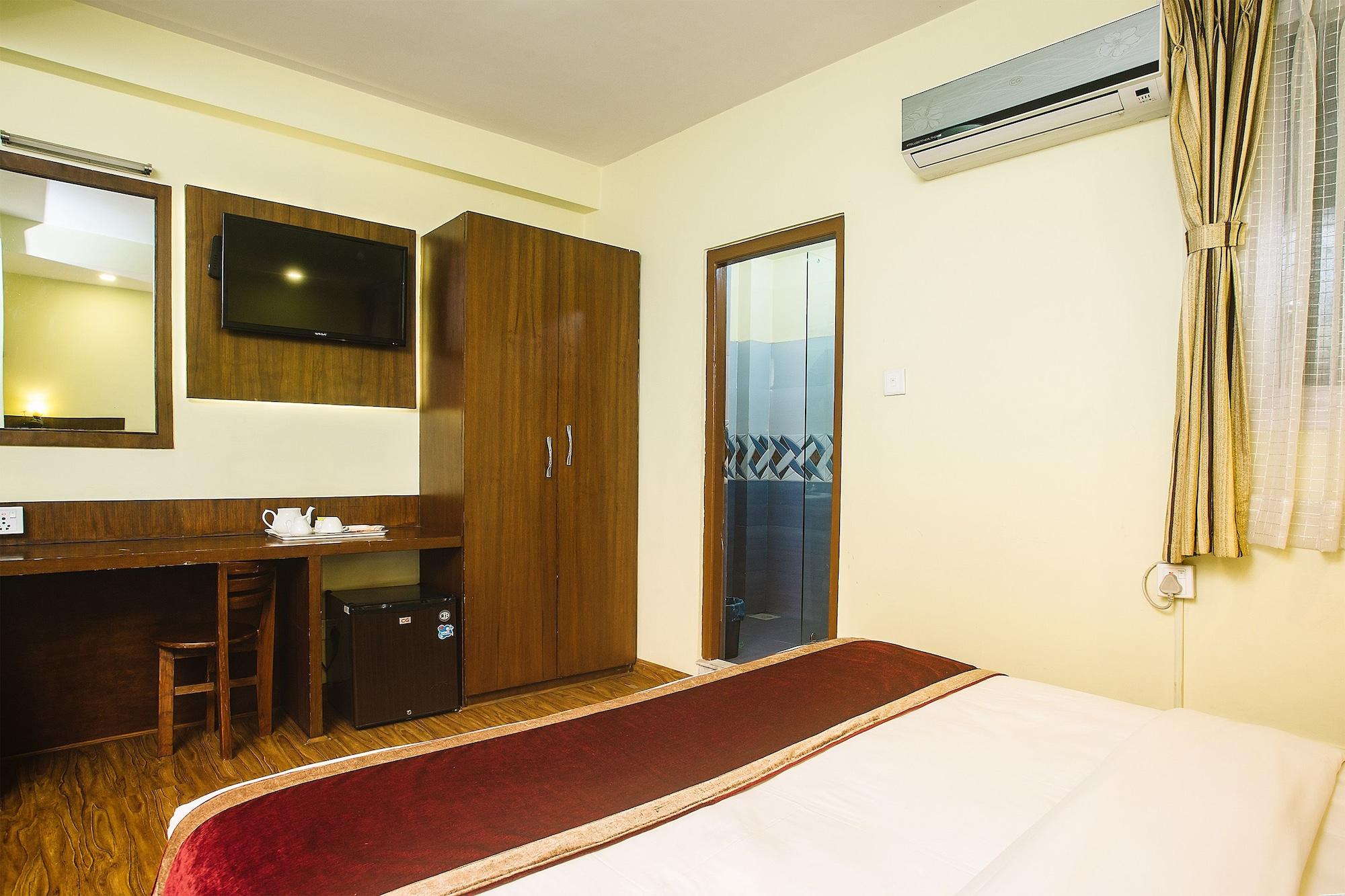 Backyard Hotel Kathmandu Bagian luar foto