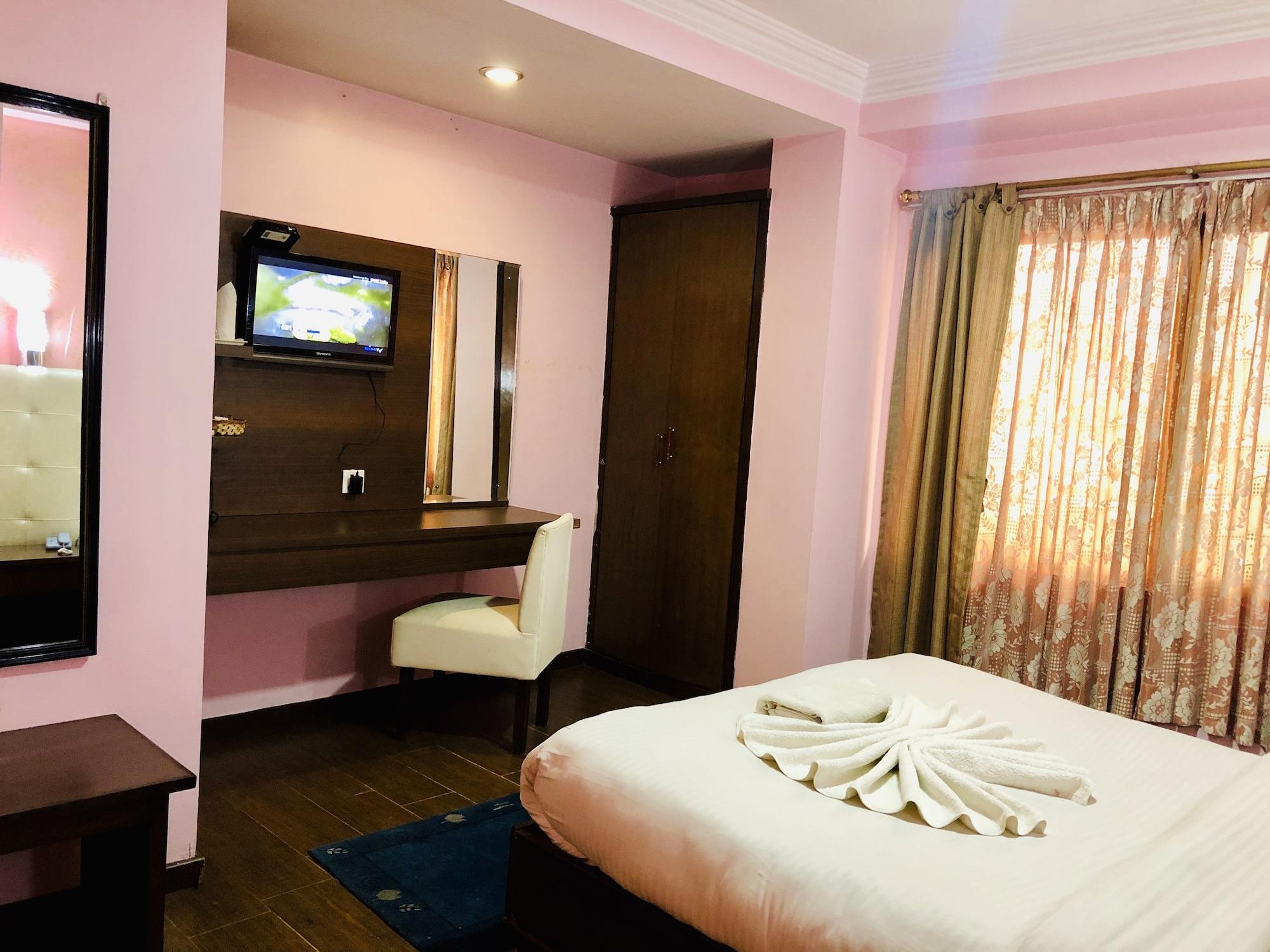 Backyard Hotel Kathmandu Bagian luar foto