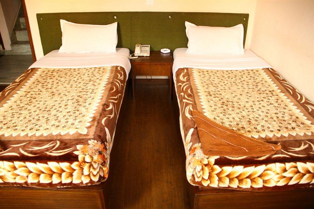 Backyard Hotel Kathmandu Bagian luar foto