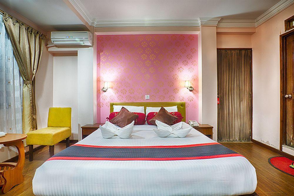 Backyard Hotel Kathmandu Bagian luar foto