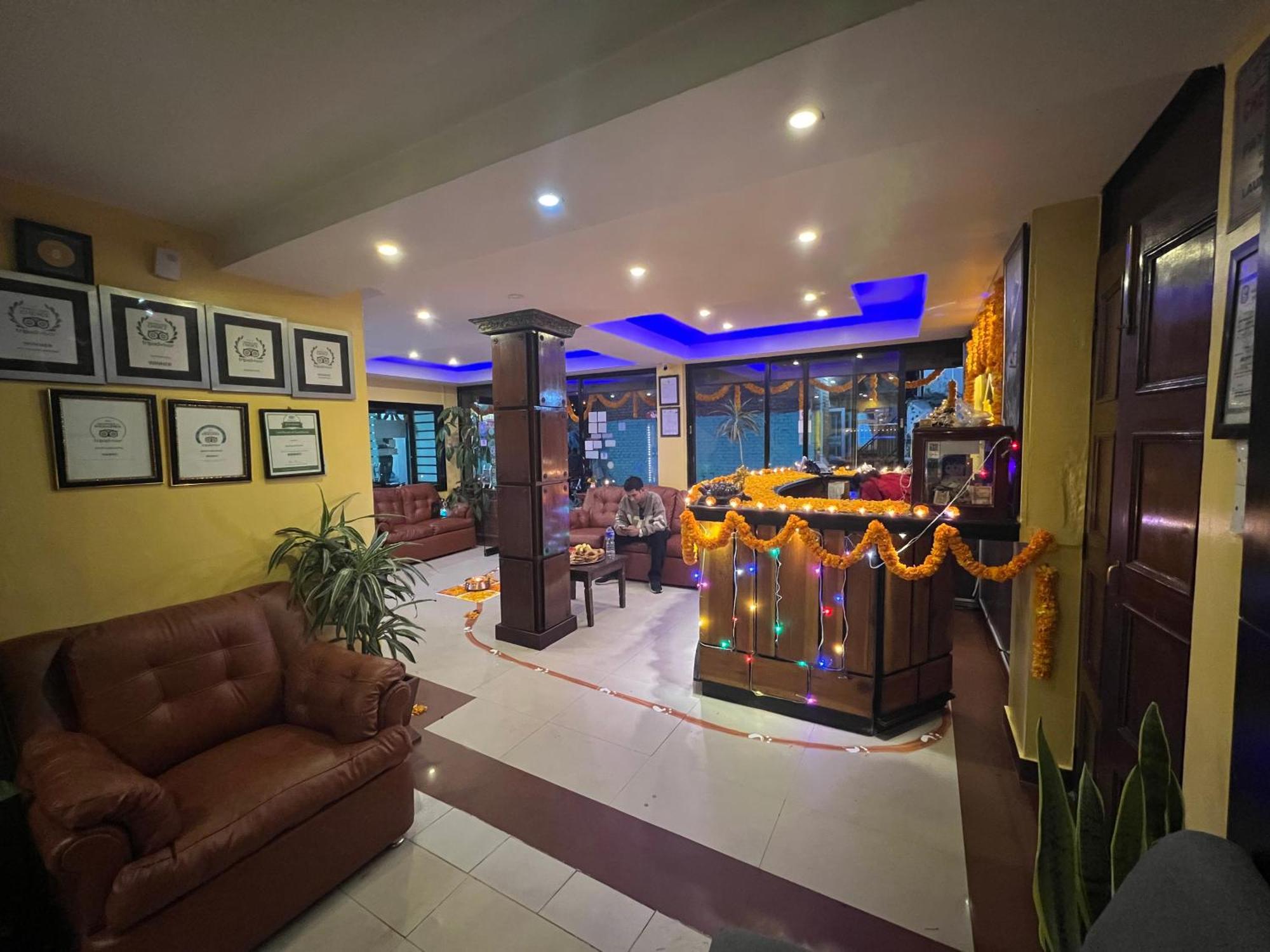 Backyard Hotel Kathmandu Bagian luar foto