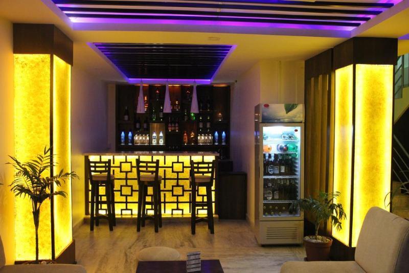 Backyard Hotel Kathmandu Bagian luar foto