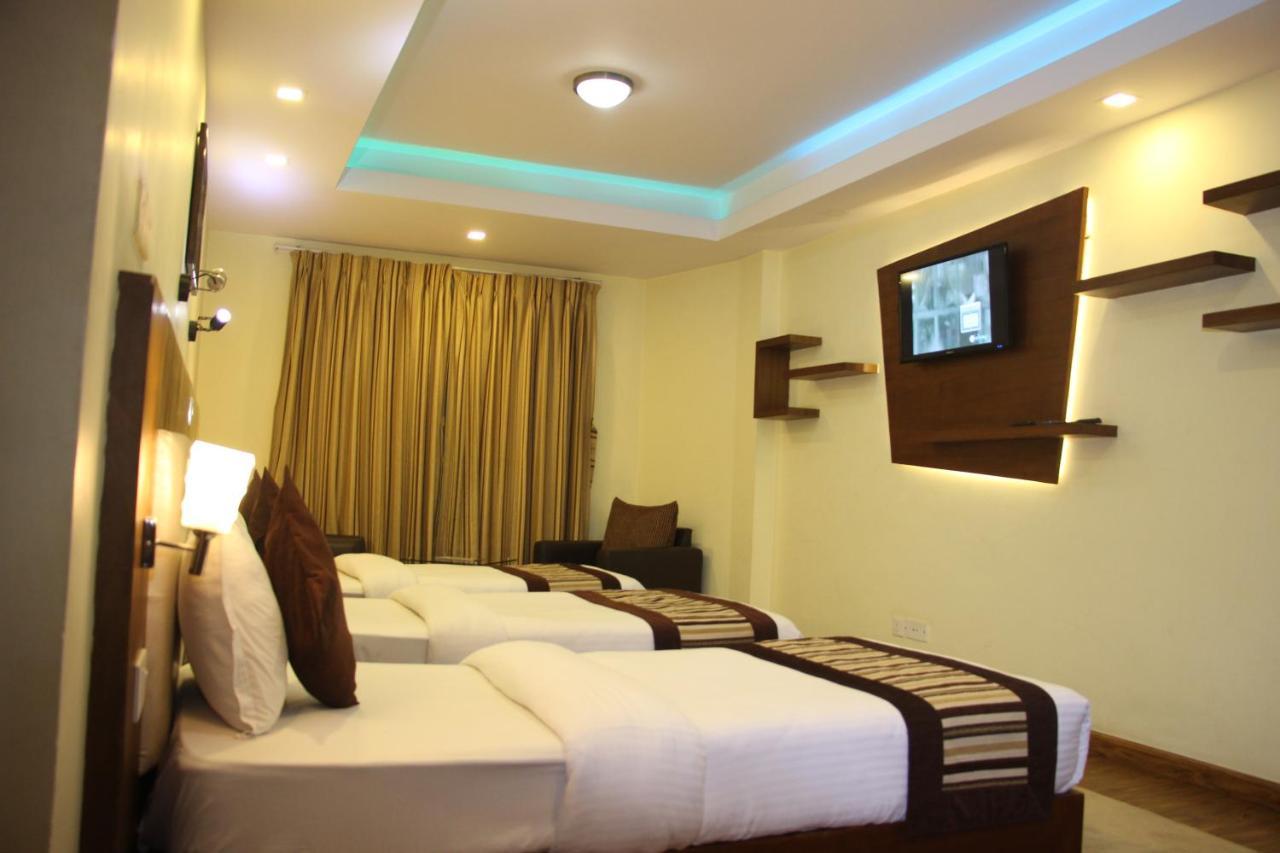 Backyard Hotel Kathmandu Bagian luar foto