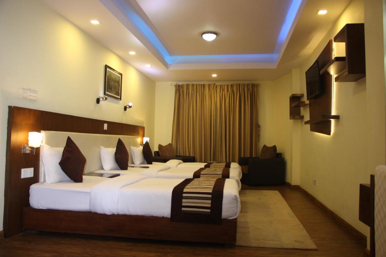 Backyard Hotel Kathmandu Bagian luar foto