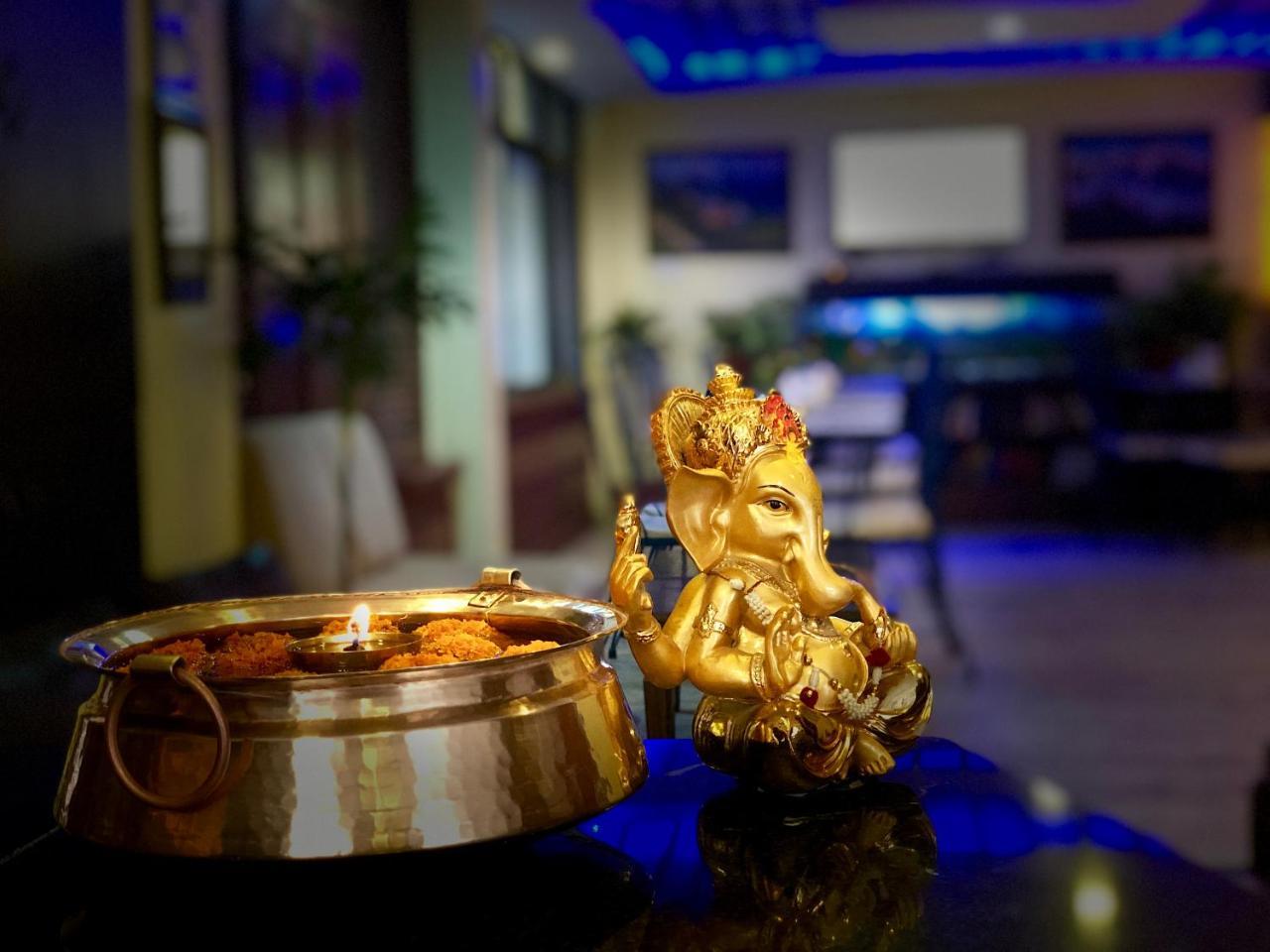 Backyard Hotel Kathmandu Bagian luar foto