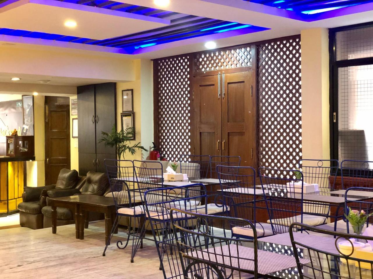 Backyard Hotel Kathmandu Bagian luar foto